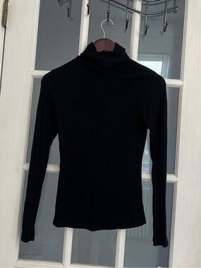 EMMA & SAM Women's Black Ribbed Long Sleeve Turtleneck Shirt Size M
